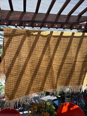 Vintage 50’s Mustard and gold Waffle Knit Fringe Throw Blanket. Bg202